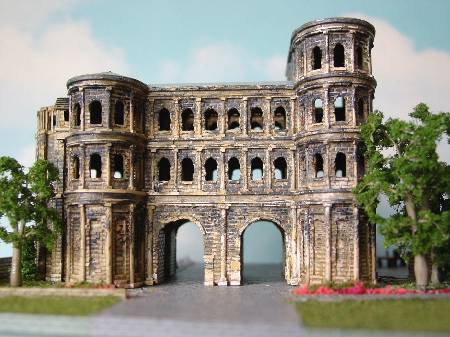        http://www.genegillminiatures.com/photos/portanigra.jpg            